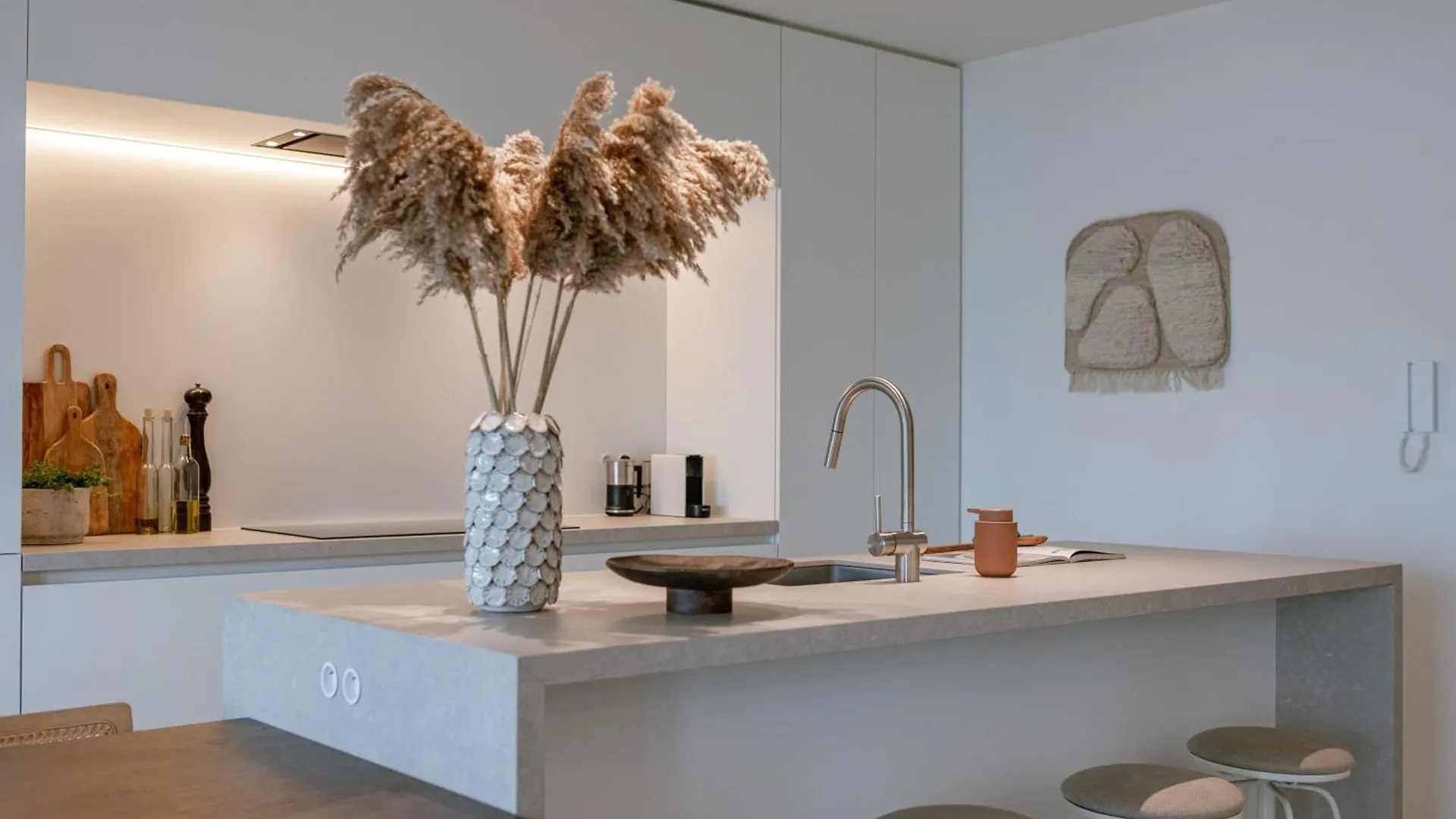 Huswell - Elegant And Stylish Retreat With Sea View Apartment Ostend